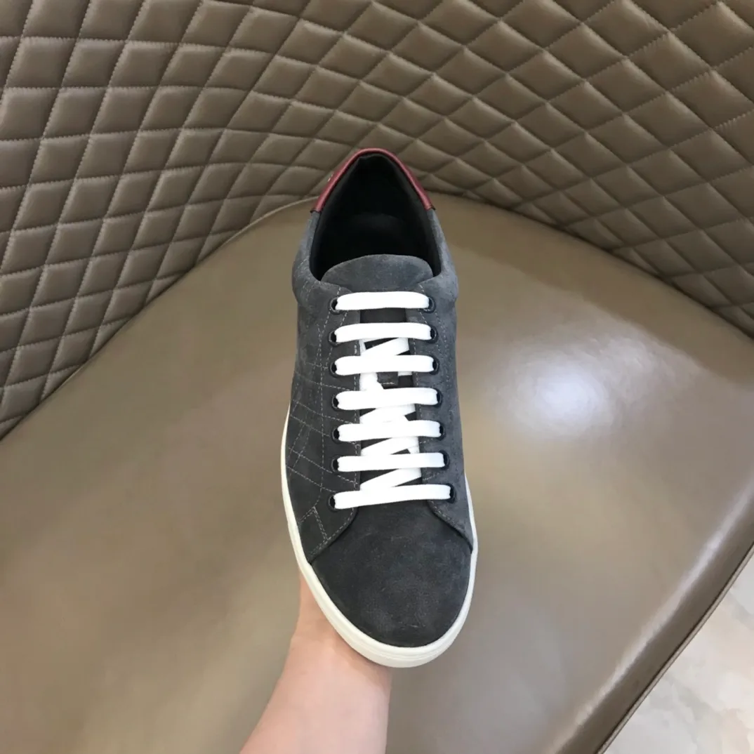 ◾️¥380 B’s men’s classic low-top sneakers are reinterpreted in Vintage plaid cotton and cowhide materials, and decorated with a new brand logo. First-grain cowhide lining, embossed Burberry lettering logo on the heel, original outsole! 38-45